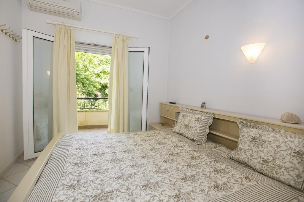 Chita'S House Paralia Vrachou Exterior photo