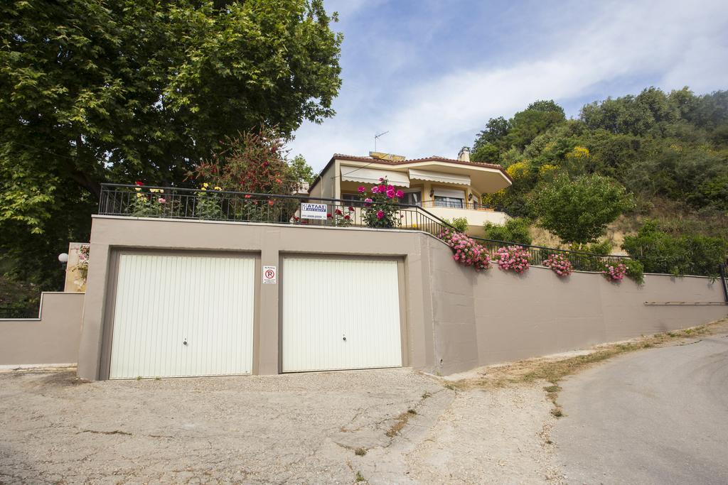 Chita'S House Paralia Vrachou Exterior photo